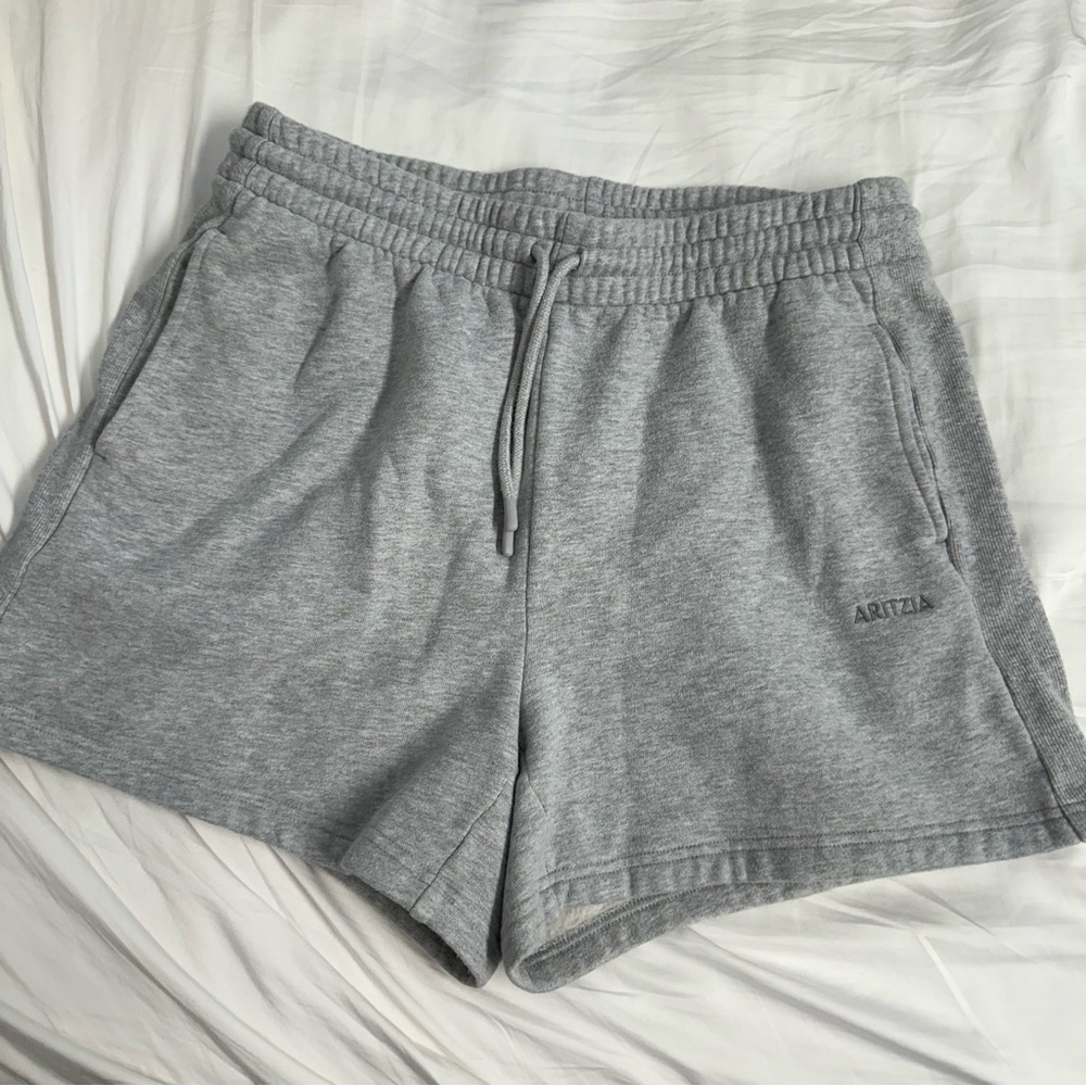 Aritzia Sweatfleece Boyfriend Shorts